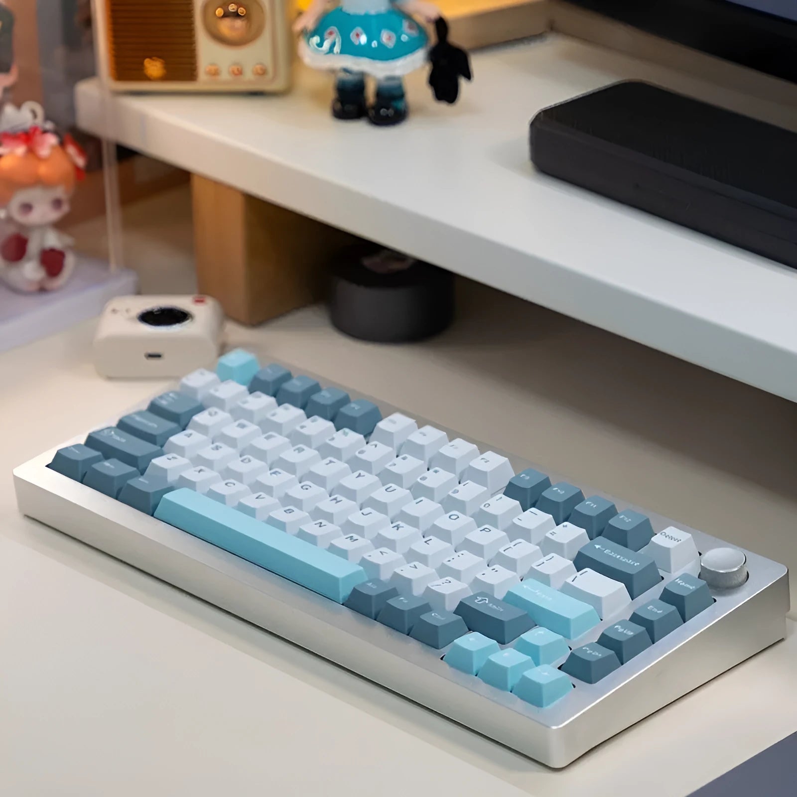 Heiji Snake mechanical keyboard kit with aluminum case showing key puller, switch puller, USB receiver, and data cable