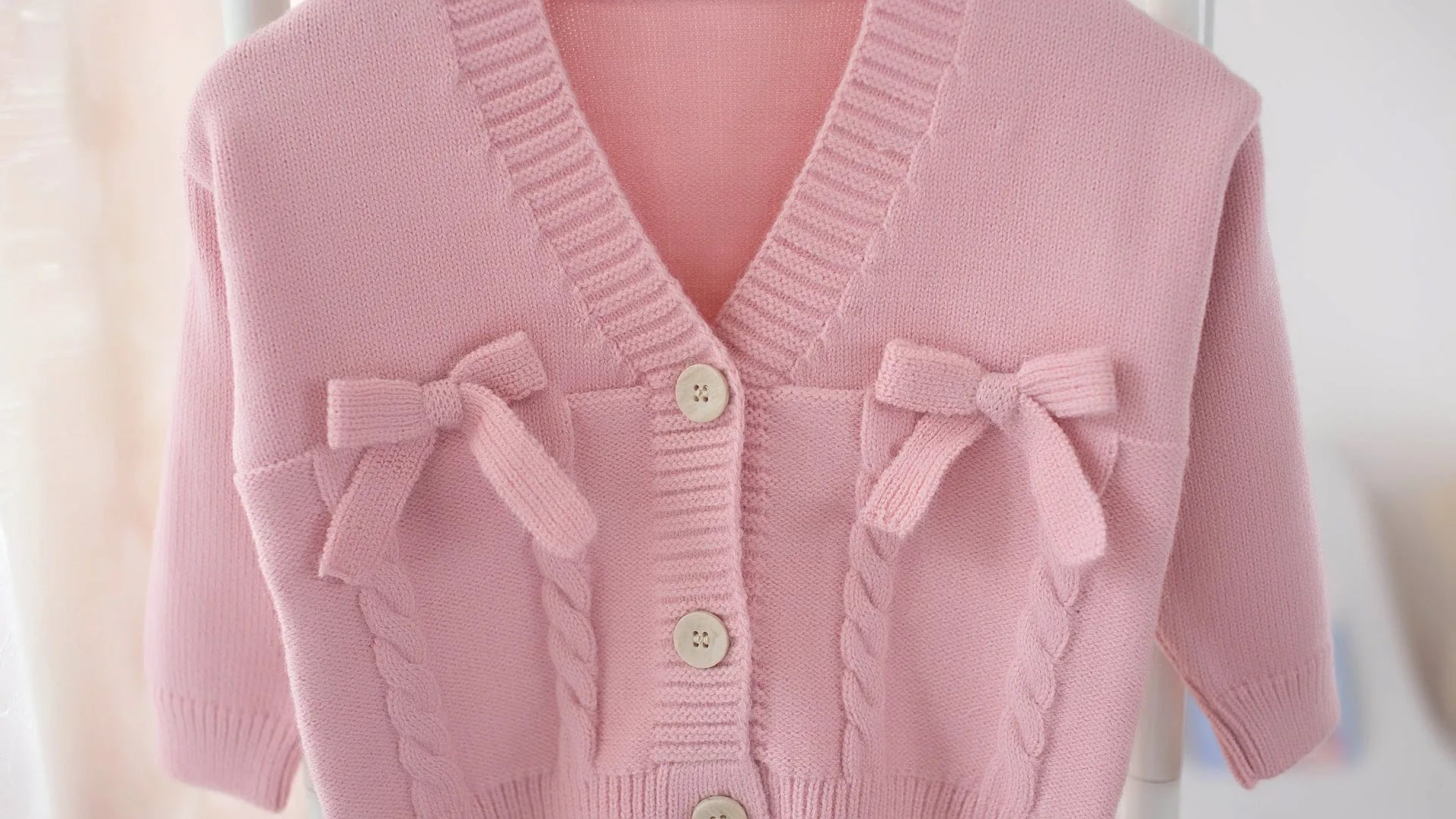 Girls V-neck bow knot cardigan in beige acrylic knit suitable for children 80-120cm tall