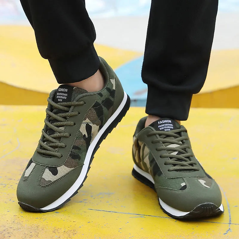 Men's and women's low-top camouflage running shoes with suede upper and foam sole