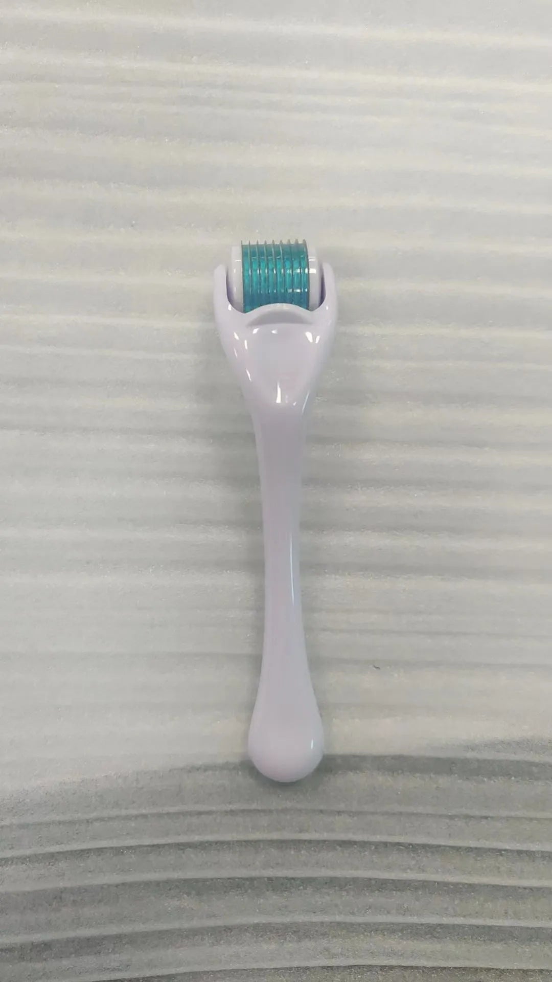 540 micro needle roller derma tool with PC construction showing needle wheel detail
