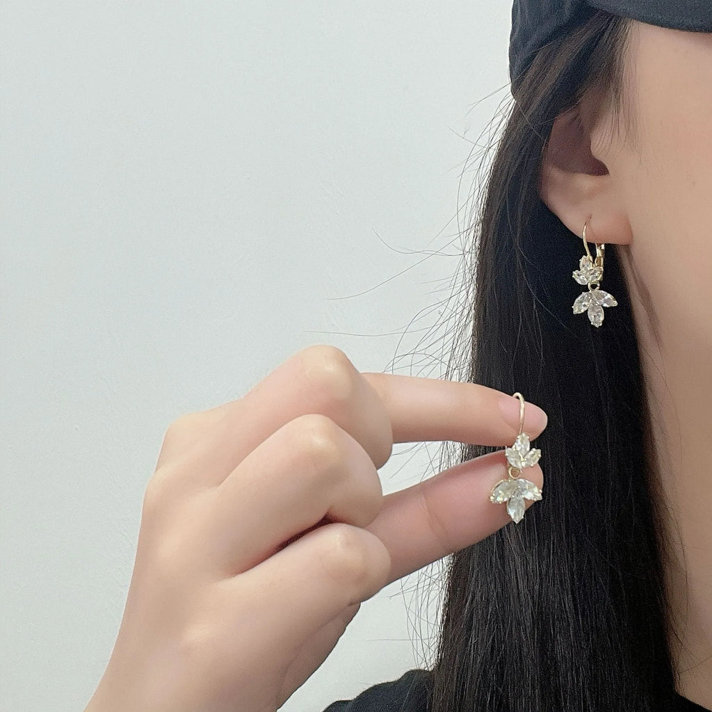 Inlaid zircon super shiny leaf drop earrings in platinum colour for women