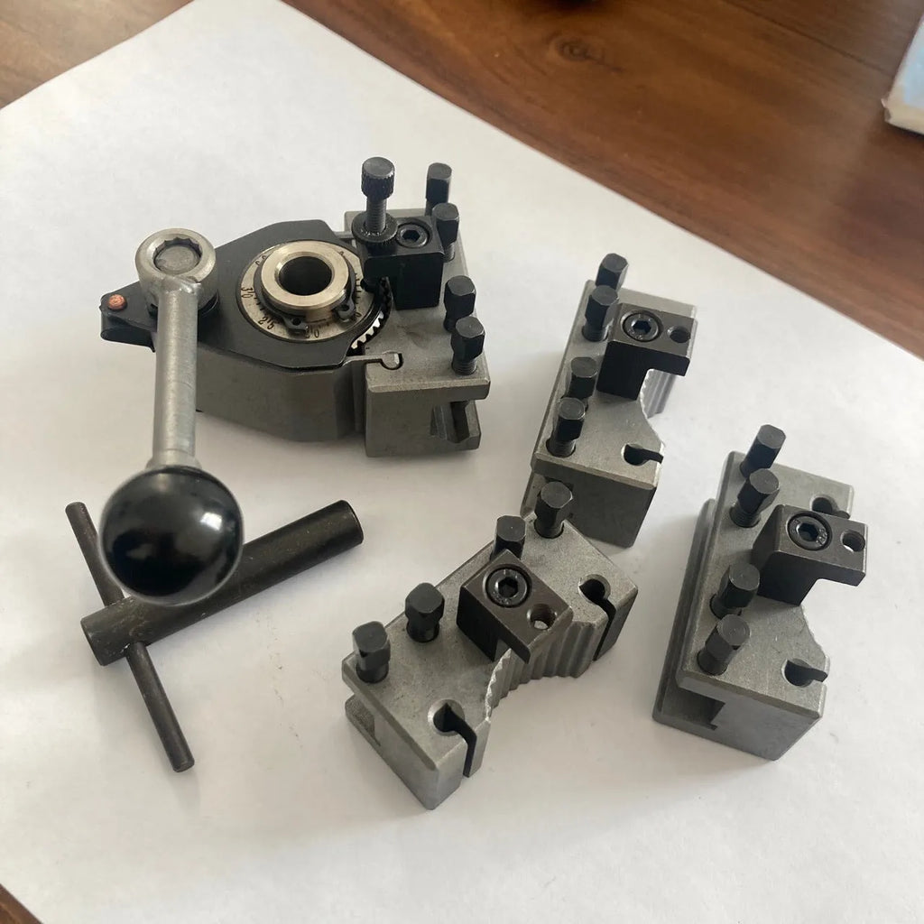 Aa type quick change tool holder for household metal lathe in alloy and iron with extra bed