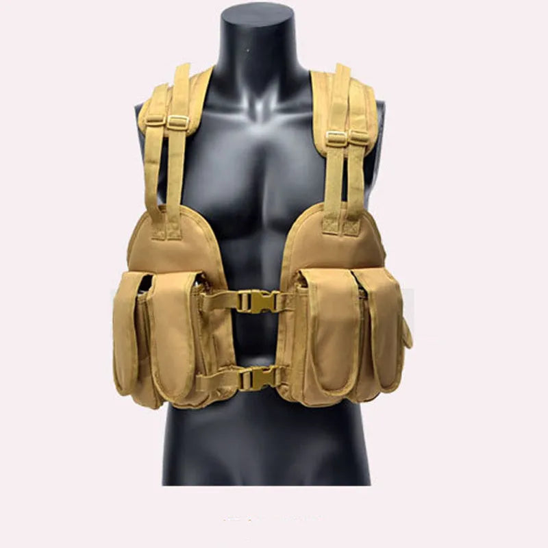 Light tactical vest in jungle camouflage, 60cm high 49cm wide, 600D polyester for camping and training