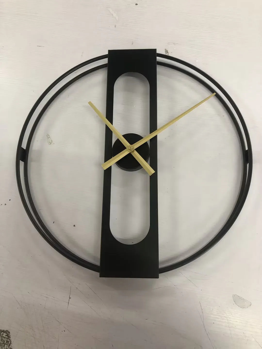 Large round metal wall clock with 50cm diameter in black or gold finish.
