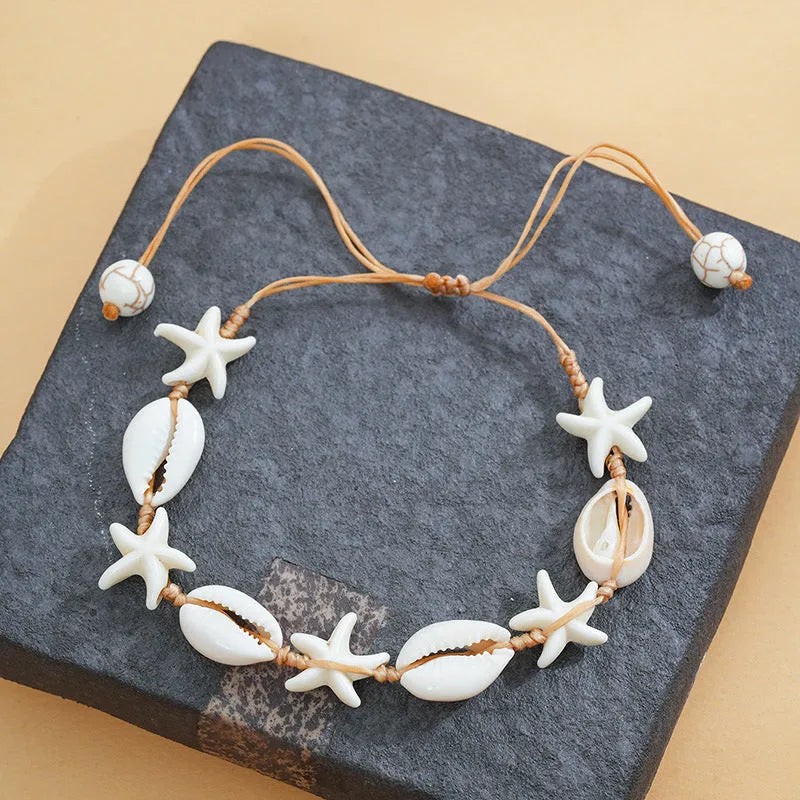 Hand-woven starfish shell cord bracelet in beige with shell arrangement