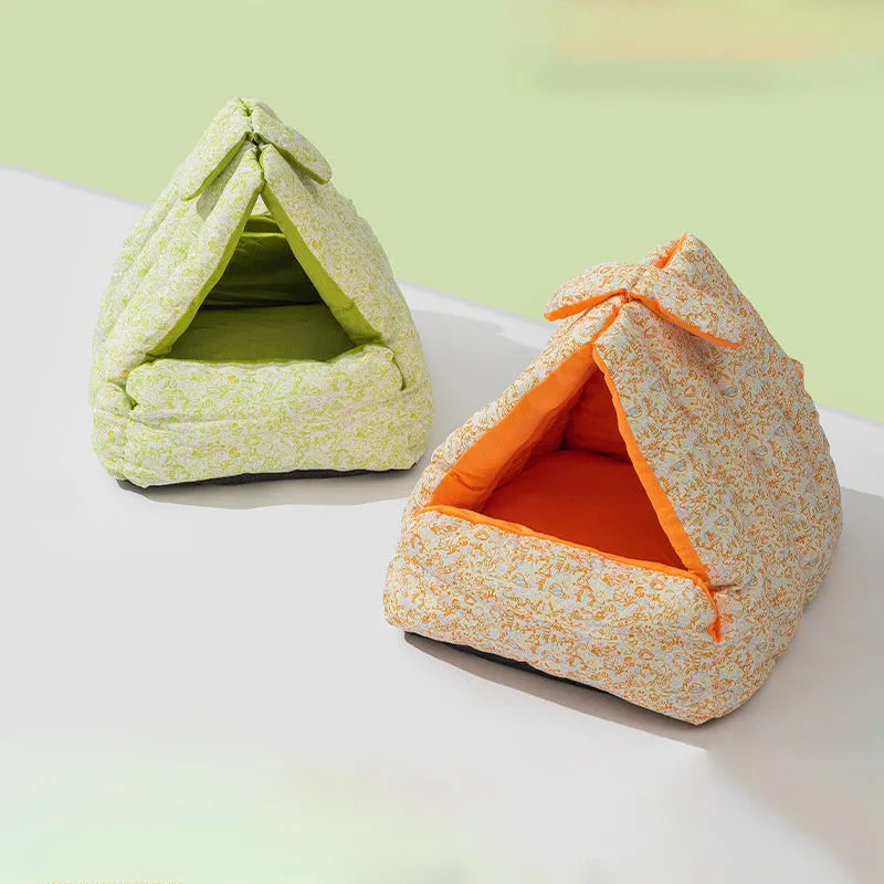 Semi-enclosed triangle pet nest in green and orange colours with thickened plush padding for small pets