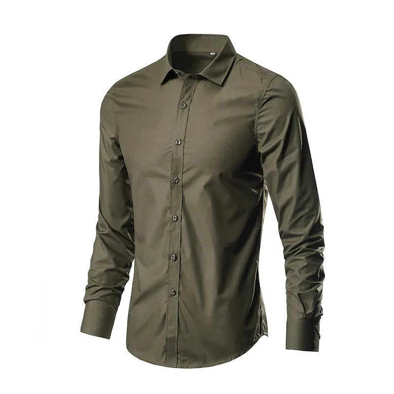 Man's loose-fit long-sleeve linen shirt in a light colour, showing the trendy slim design.