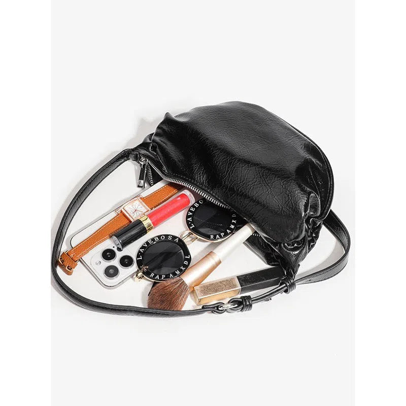 Black pleated dumpling-shaped PU shoulder bag with three-dimensional outer pocket and rock-and-roll style