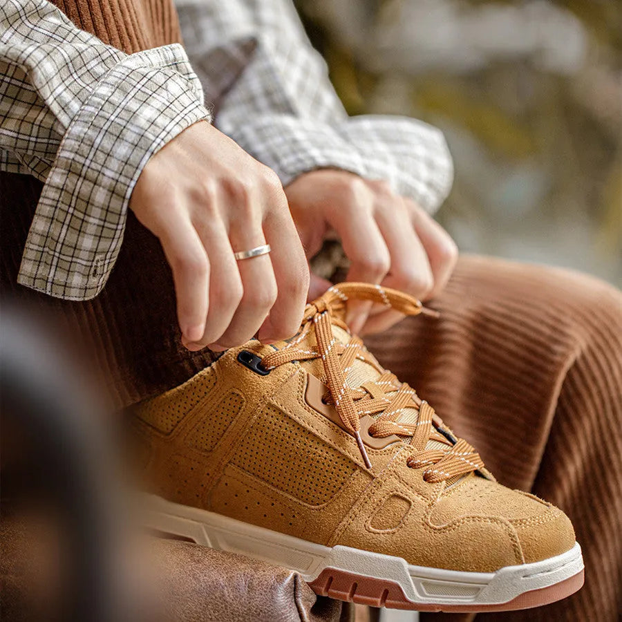Wheat suede retro platform bread shoes for couples with lace-up round toe design