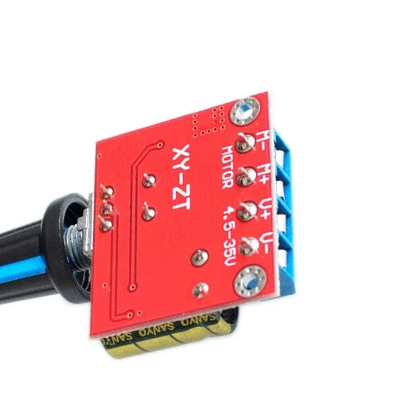 PWM DC motor speed governor with potentiometer knob for 5V-35V voltage range and 5A output