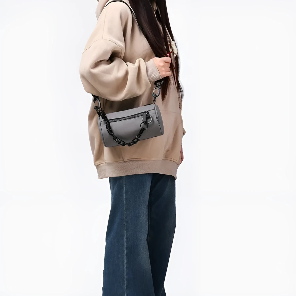 High-grade Oxford cloth messenger bag in black with chain detail, single-shoulder design