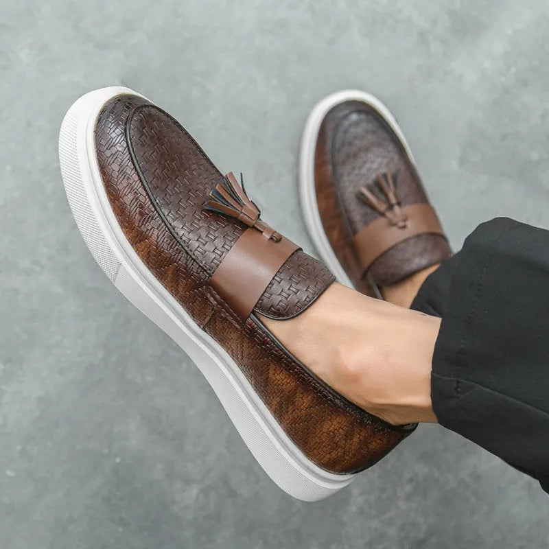 Men's black plus size casual leather shoes with fringed design and round toe