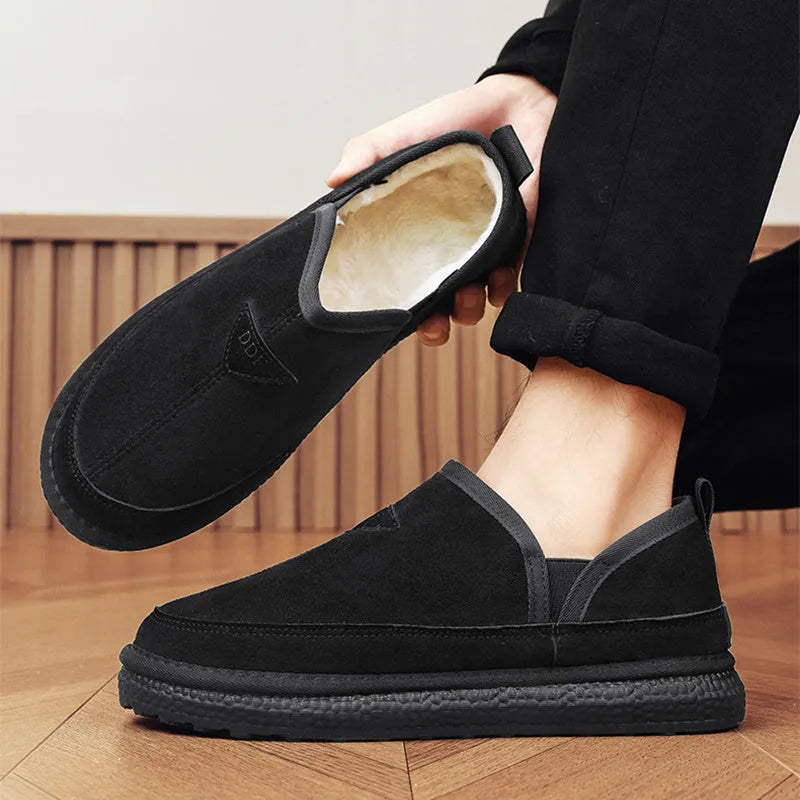 V-cut fleece snow boots for men in black suede with round toe and non-slip sole