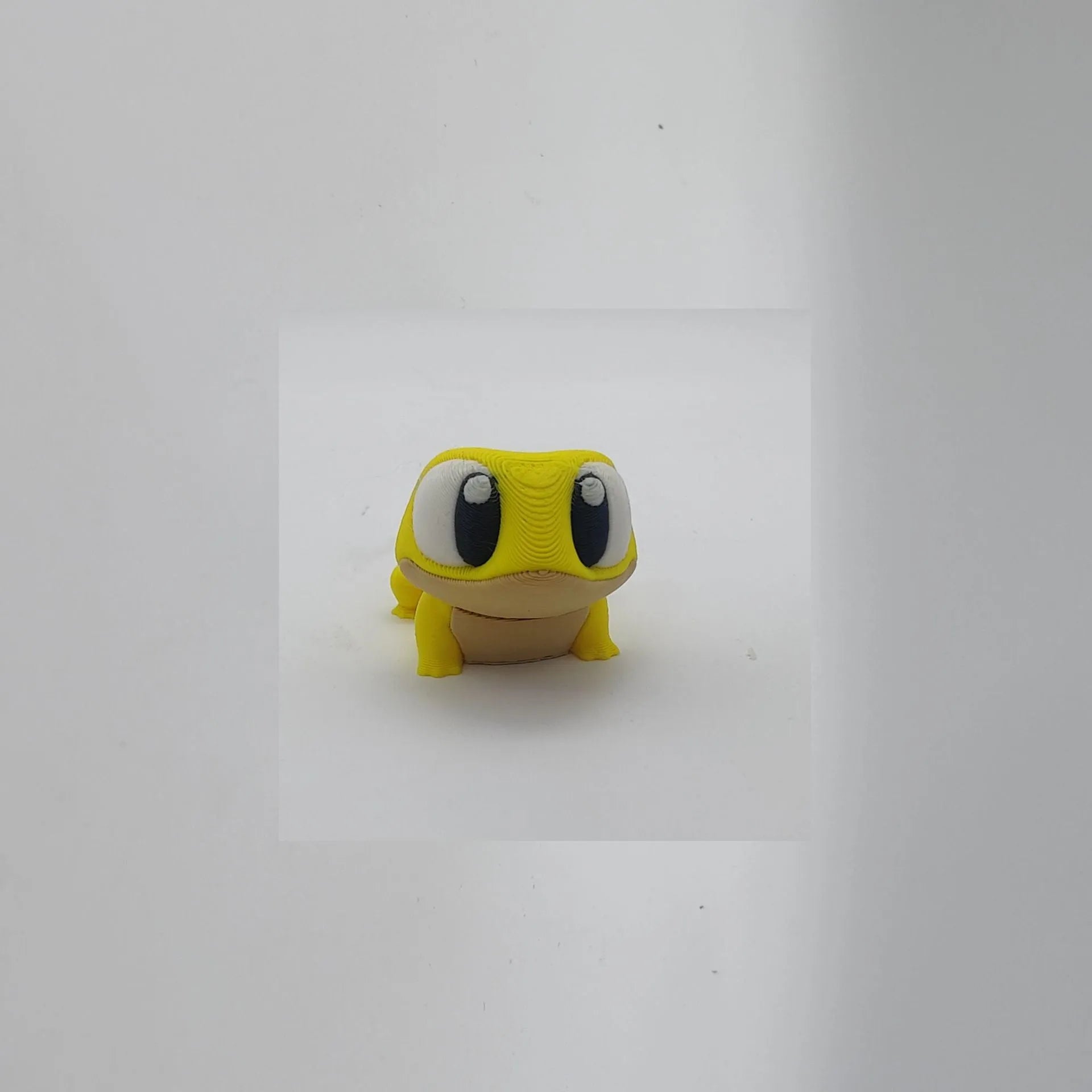 Keroppi small animal decoration model in green PLA plastic, compact figurine for desktop display