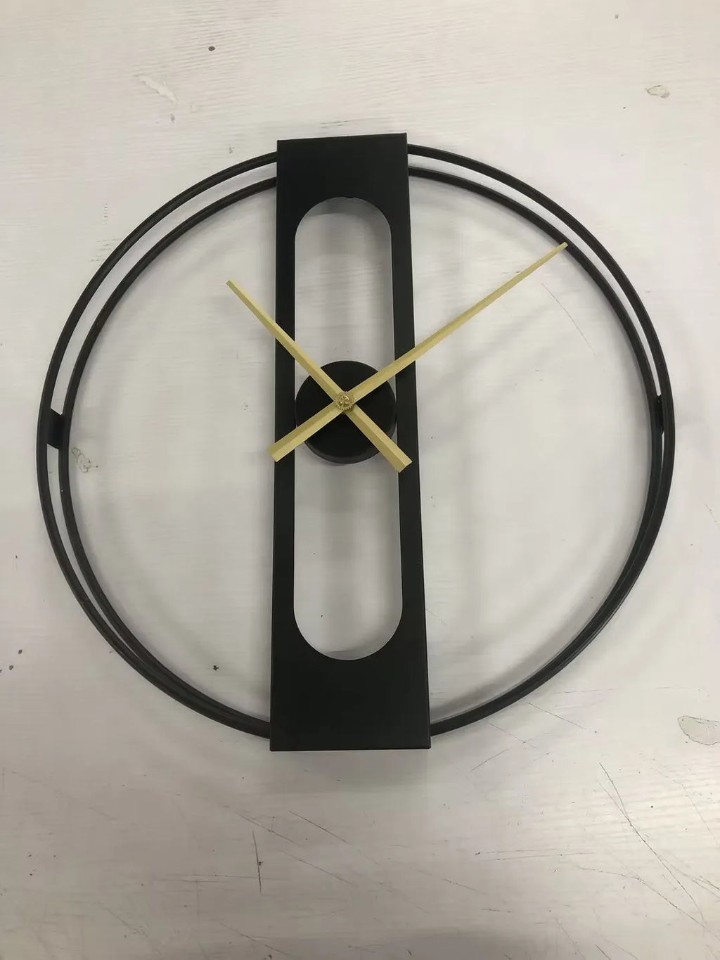 Large round metal wall clock with 50cm diameter in black or gold finish.