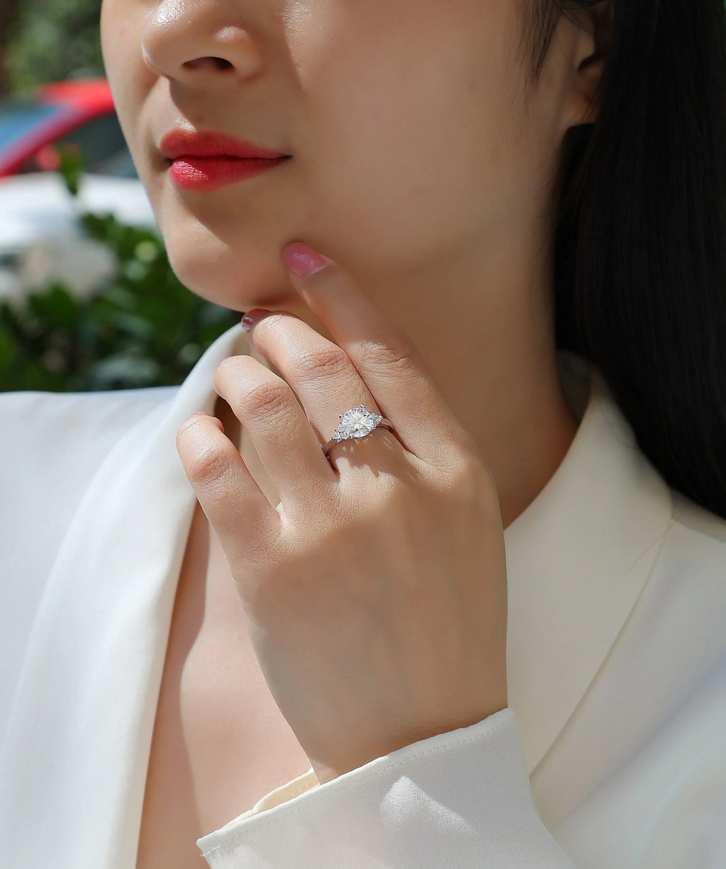 Galaxy Light wedding ring set with 2-carat moissanite in S925 silver platinum-plated band on white background