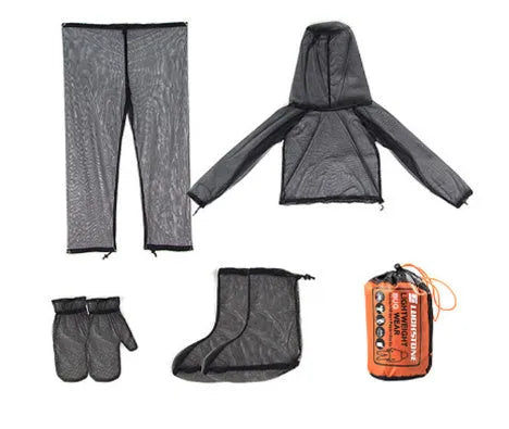 Four-piece mosquito-proof clothing set with hooded top, trousers and booties in mesh fabric.