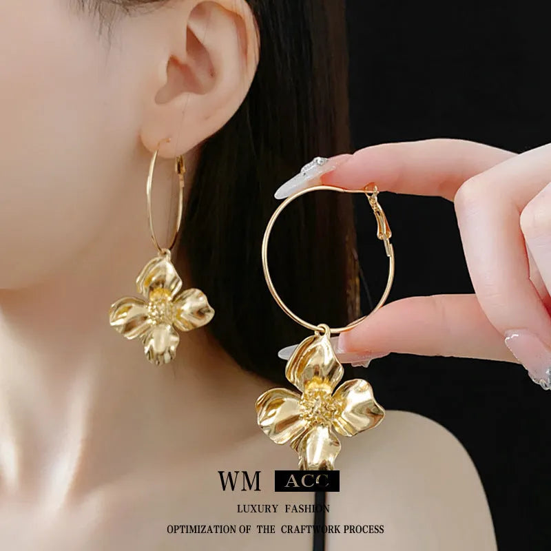 Silver needle metal flower earrings with gold electroplated finish, vintage style for women
