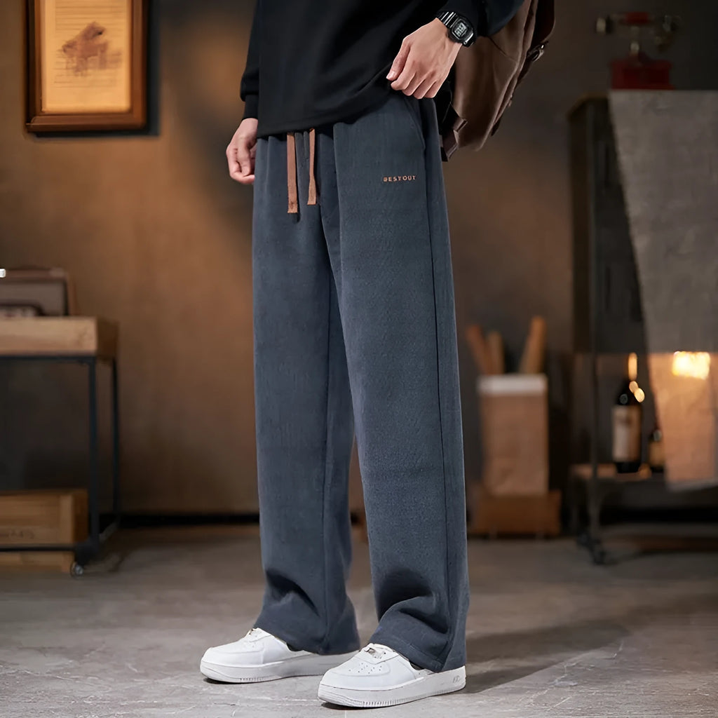 Men's loose straight-leg fleece-lined trousers in dark gray, polyester fabric, mid-rise waist, side view