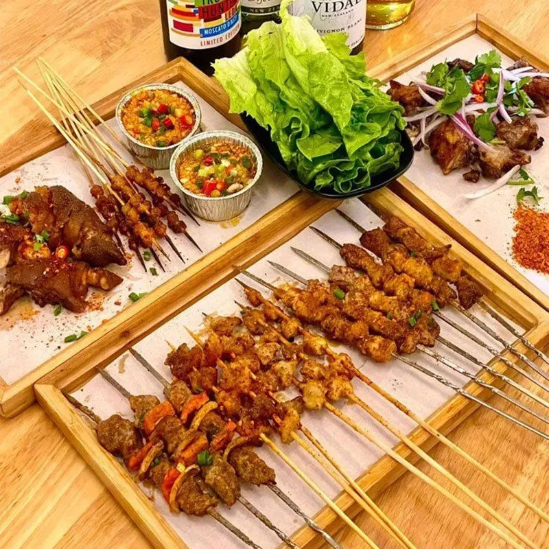 Brown-handled bamboo serving tray with solid colour pastoral design for barbecue shops