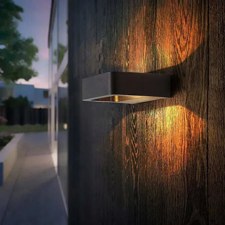 7W aluminium outdoor wall lamp with warm white 3000K light for courtyard gate
