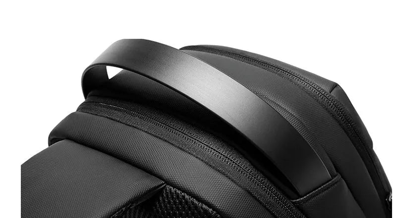Men's waterproof crossbody bag in black Oxford cloth with zippered front and adjustable shoulder strap