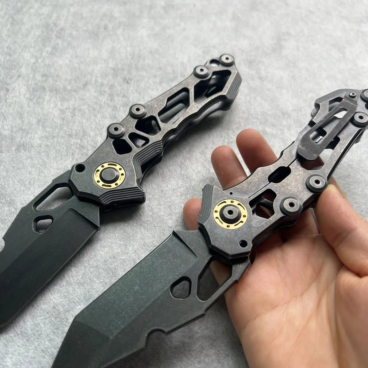 D2 steel folding knife with 9cm blade and 120mm handle, compact outdoor pocket knife