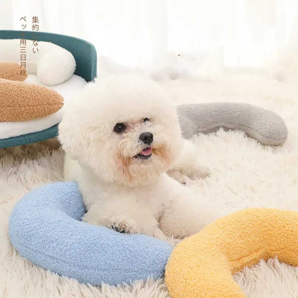 U-shaped cat pillow with adjustable collar in blue, khaki, white, or yellow colours for pet cervical support