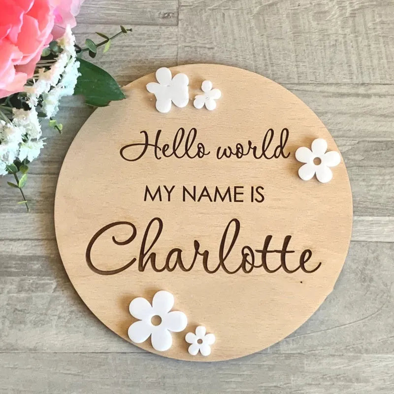 Square wooden baby name label with engraved surname and birth details, 15 cm.