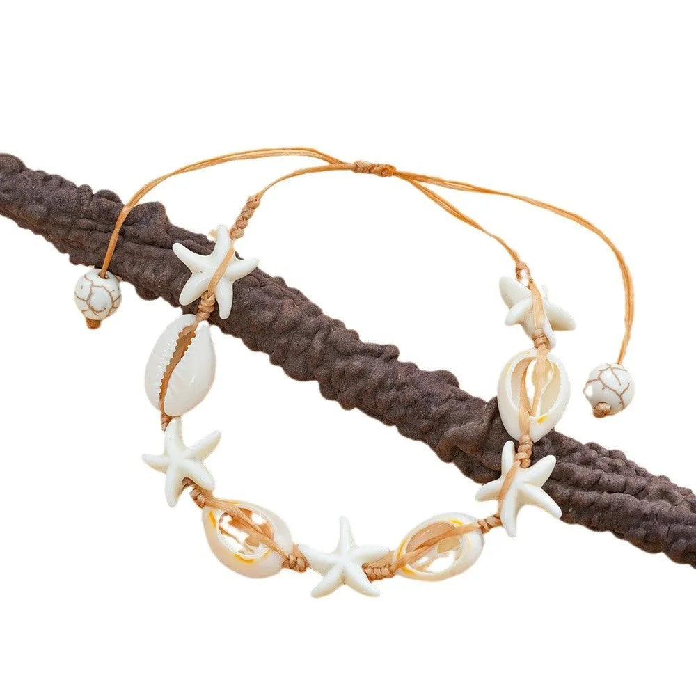 Hand-woven starfish shell cord bracelet in beige with shell arrangement