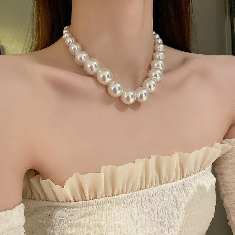 French retro gradient white imitation pearl necklace with U-shaped drape and ball bead chain for women
