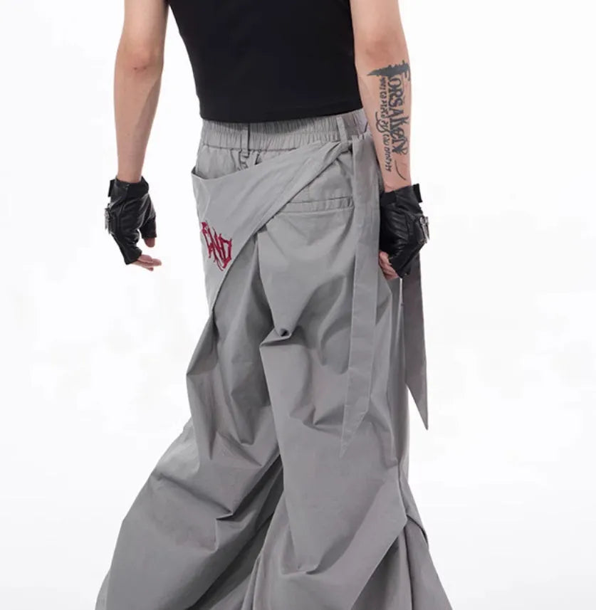 Boy modelling black Korean-style wide-leg summer trousers in a casual setting.
