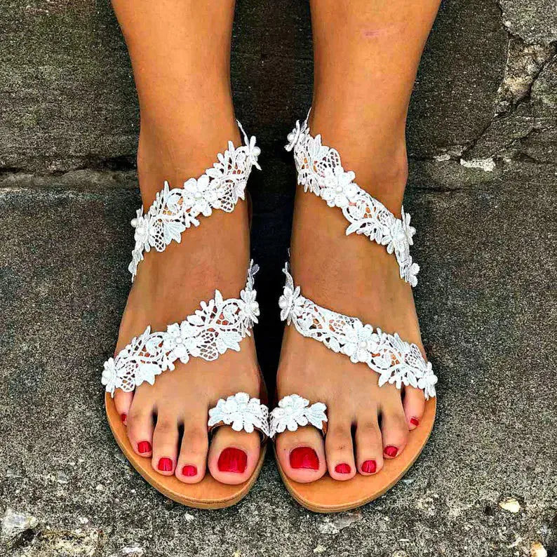 White women's flat sandals with rhinestone flower decoration on round toe casual slip-on shoes