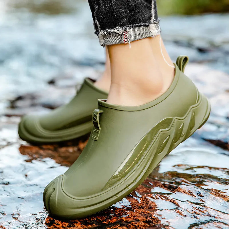 Men's short rain boots in black plastic waterproof construction
