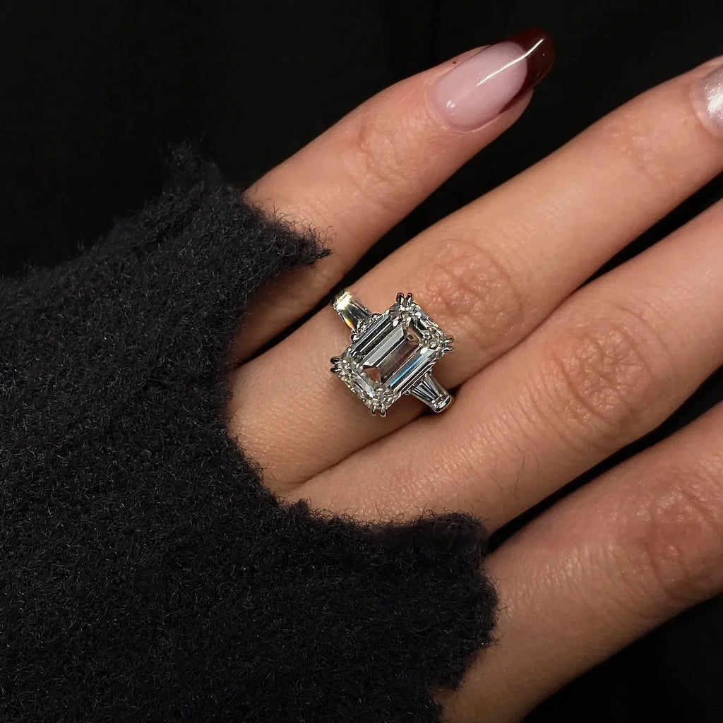 New Seiko Small Sugar Cube Ring women's simple design V GOLD square ring on a plain background