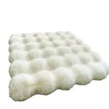 Plush winter cat mat in bubble velvet with non-slip base, available in beige and other colours