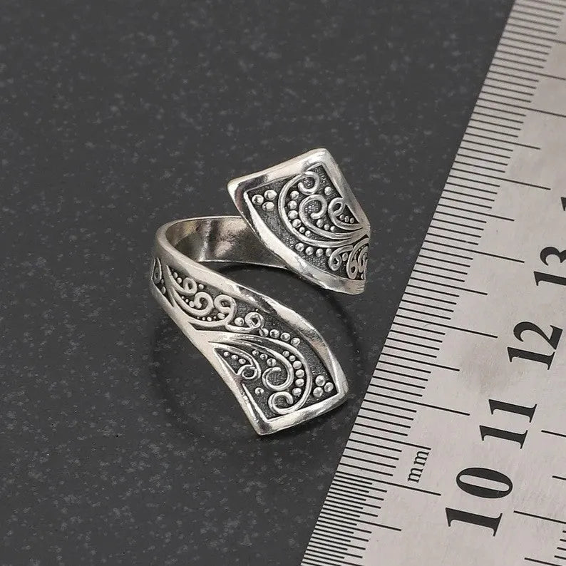 Silver adjustable retro ring with minimalist design on adjustable opening