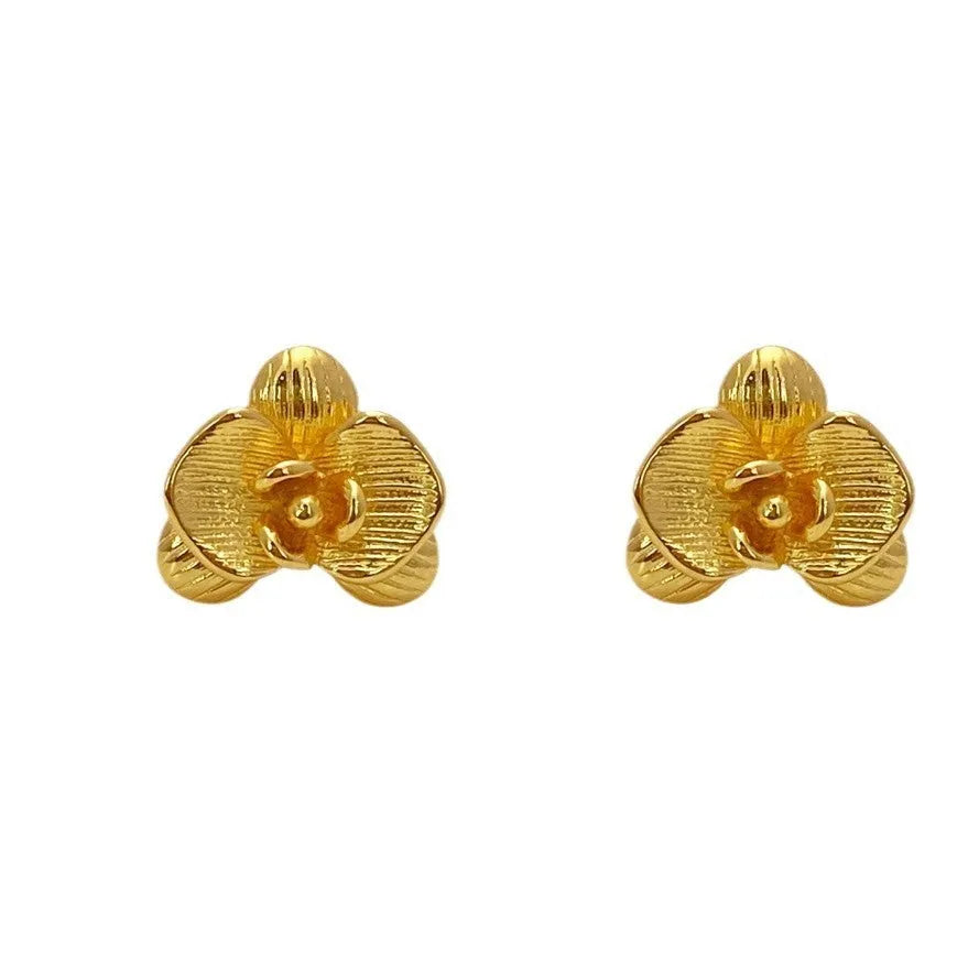 Retro style flower earrings with petal design in gold or silver colour on copper base
