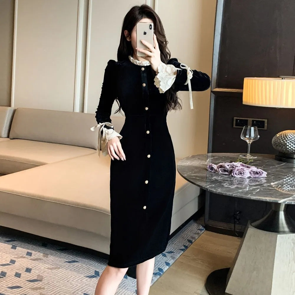 French lace spliced velvet dress for men and women, black, long sleeve, mid-rise waist on a hanger
