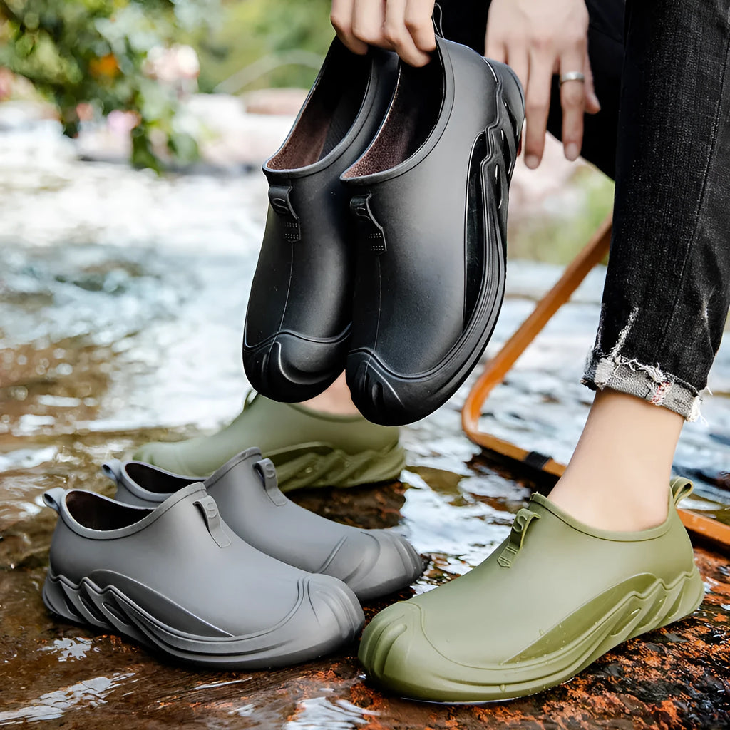 Men's short rain boots in black plastic waterproof construction