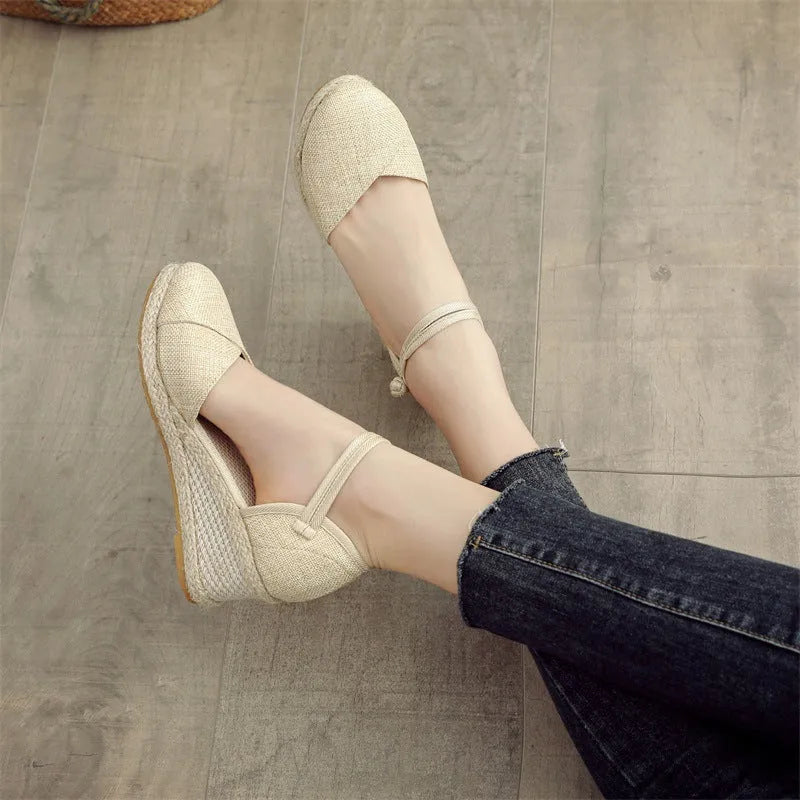 Women's wedge sandals with ankle-strap buckle in beige, plastic upper, slingback style, TPR sole