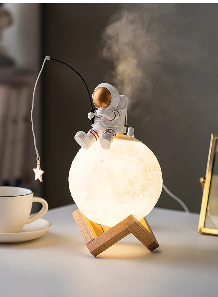 Gold astronaut figurine humidifier with wooden frame, resin space man ornament, 13x13x28cm, USB powered