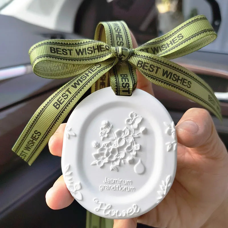 Car aromatherapy pendant set with stone diffuser, 10ml essential oil bottle, gift box, and handbag.