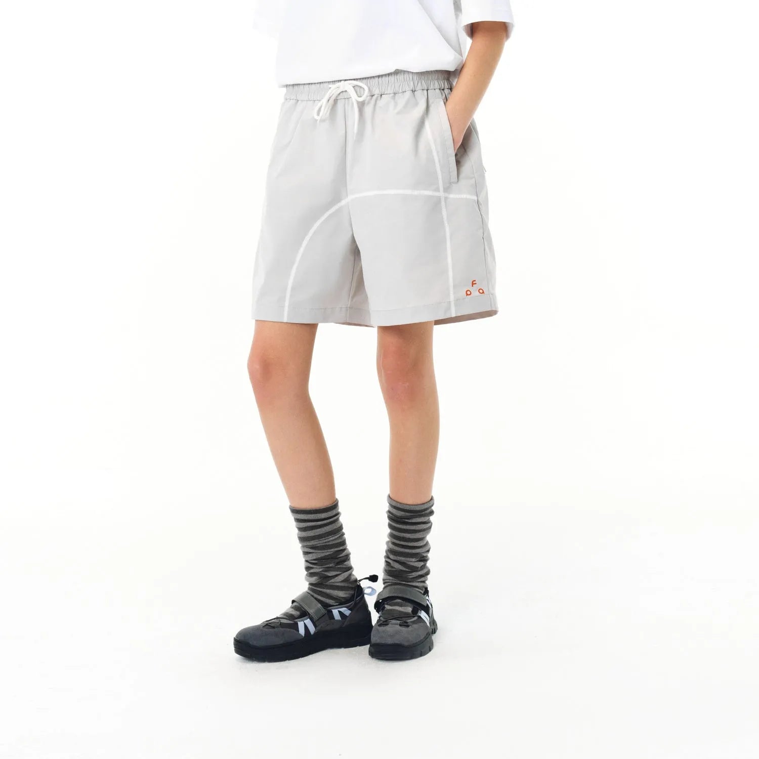 Retro style polyester drawstring shorts in loose fit for summer outdoor wear