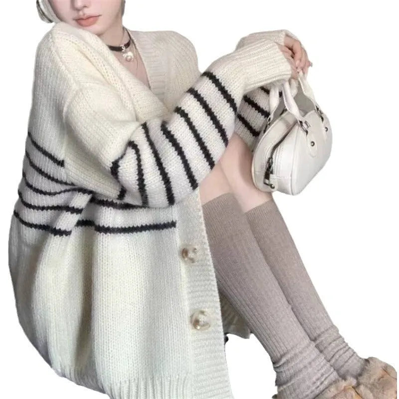 Polyester cardigan sweater with 3D pattern, button front, and stand-up collar in a free size.