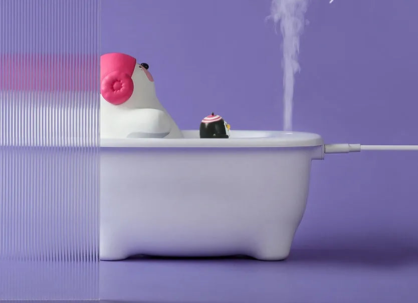 White USB humidifier with 550ml water tank and mist output