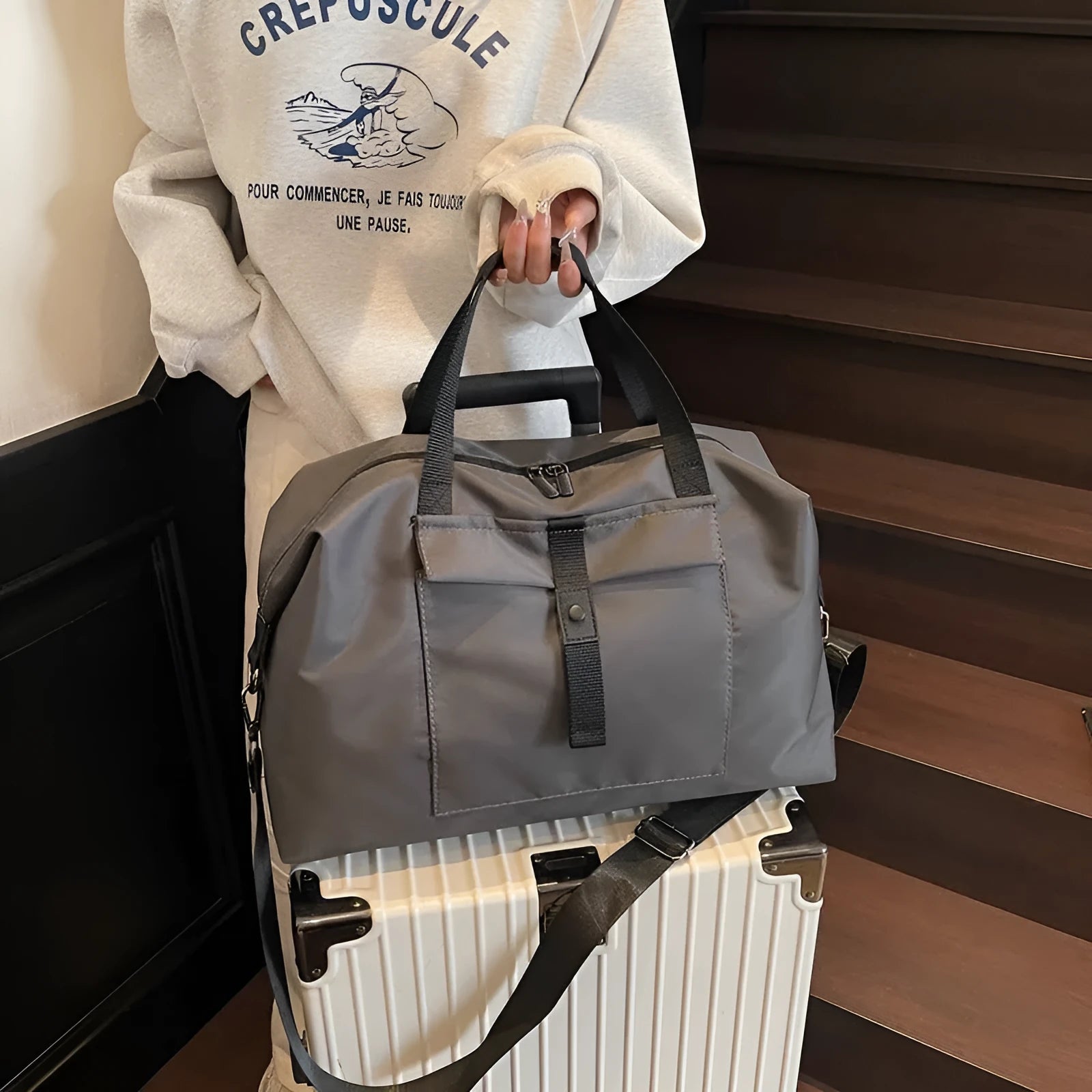 Large black one-shoulder travel bag made from Oxford cloth with a capacity of 36-55 litres.
