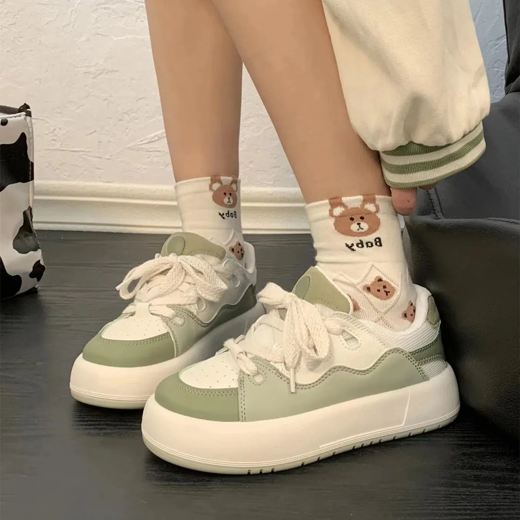 Green women's casual shoes with PU mesh upper and round toe on a flat, non-slip sole.