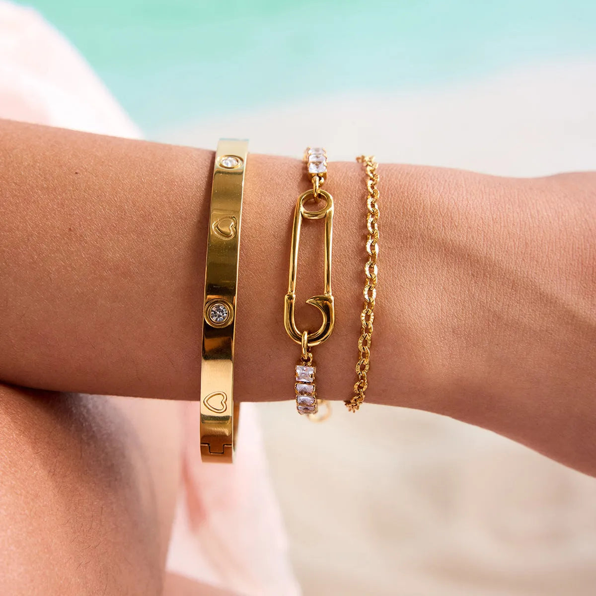 Stainless steel zircon bracelet for women with electroplated finish