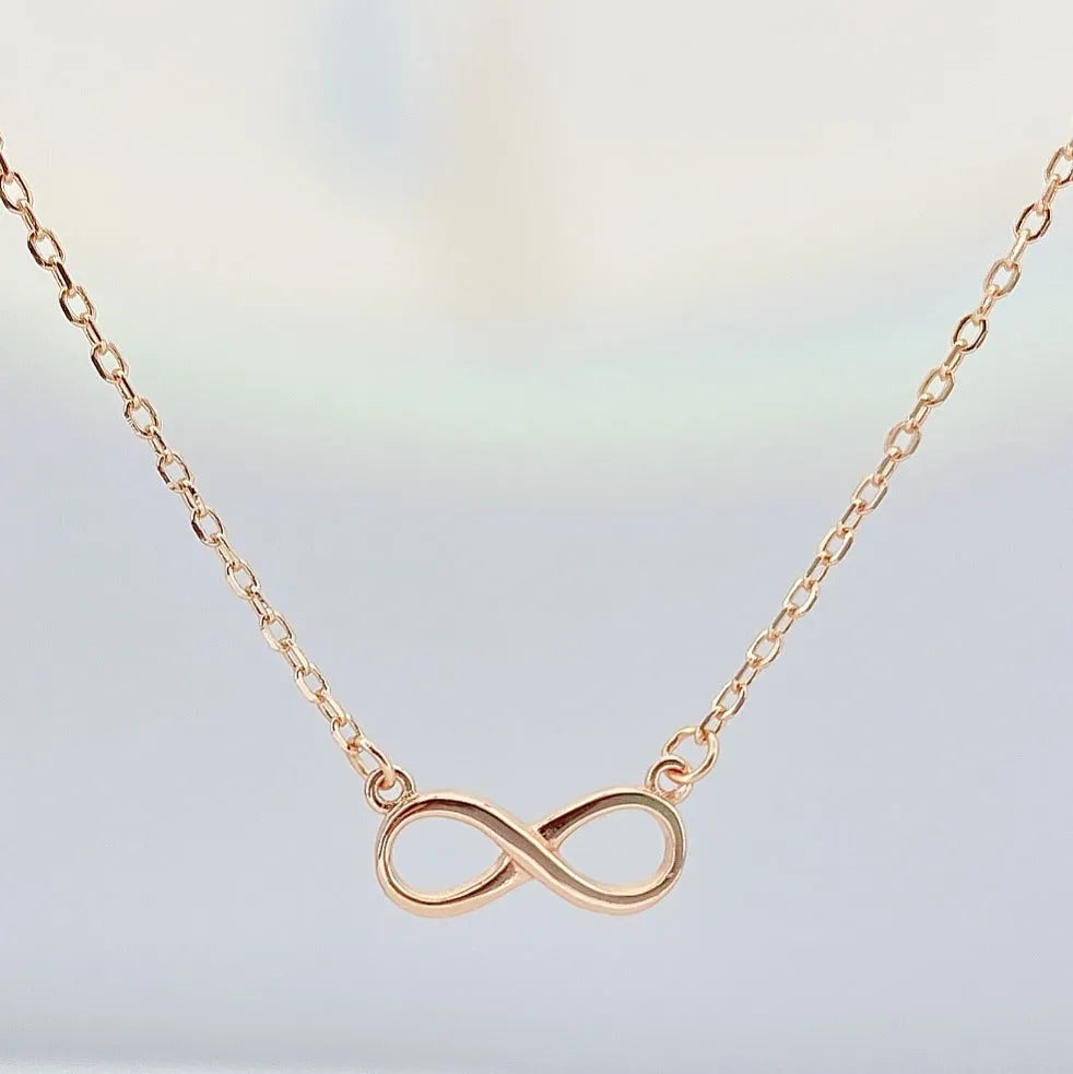 925 silver through-the-body pendant necklace with adjustable chain in platinum finish on collarbone